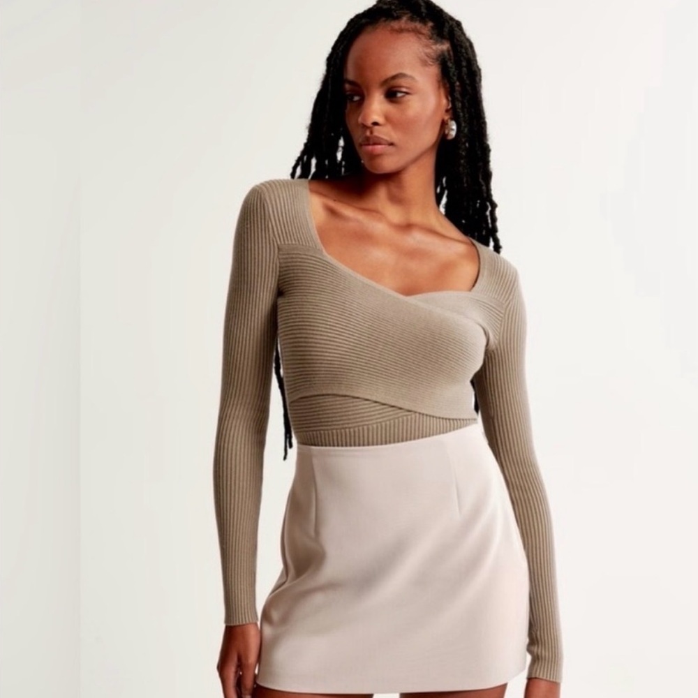 Abercrombie & Fitch V-Neck Tan Sweater Bodysuit Women’s Size Small
